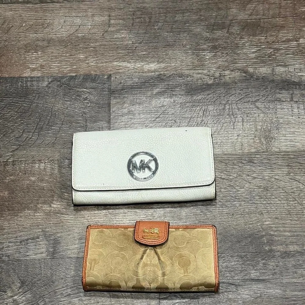 Bundle of 2 wallets